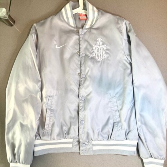 Nike Silver Bomber Jacket Quilted Design Women NEW Medium - Picture 1 of 5